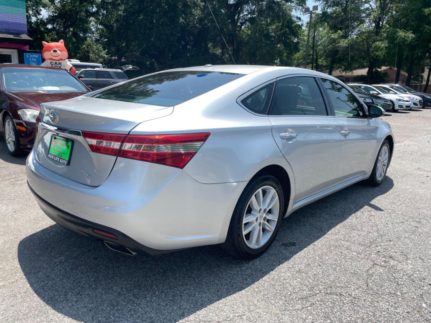 2014 GRAY TOYOTA AVALON XLE (4T1BK1EB4EU) with an 3.5L engine, Automatic transmission, located at 5103 Dorchester Rd., Charleston, SC, 29418-5607, (843) 767-1122, 36.245171, -115.228050 - Local Trade-in with Leather, Sunroof, Navigation, Backup Camera, CD/AUX/Bluetooth, Dual Climate Control, Power Everything (windows, locks, seats, mirrors), Heated Seats, Push Button Start, Keyless Entry (2 key fobs), Alloy Wheels. Clean CarFax (no accidents reported!) 99k miles Located at New Life - Photo#6